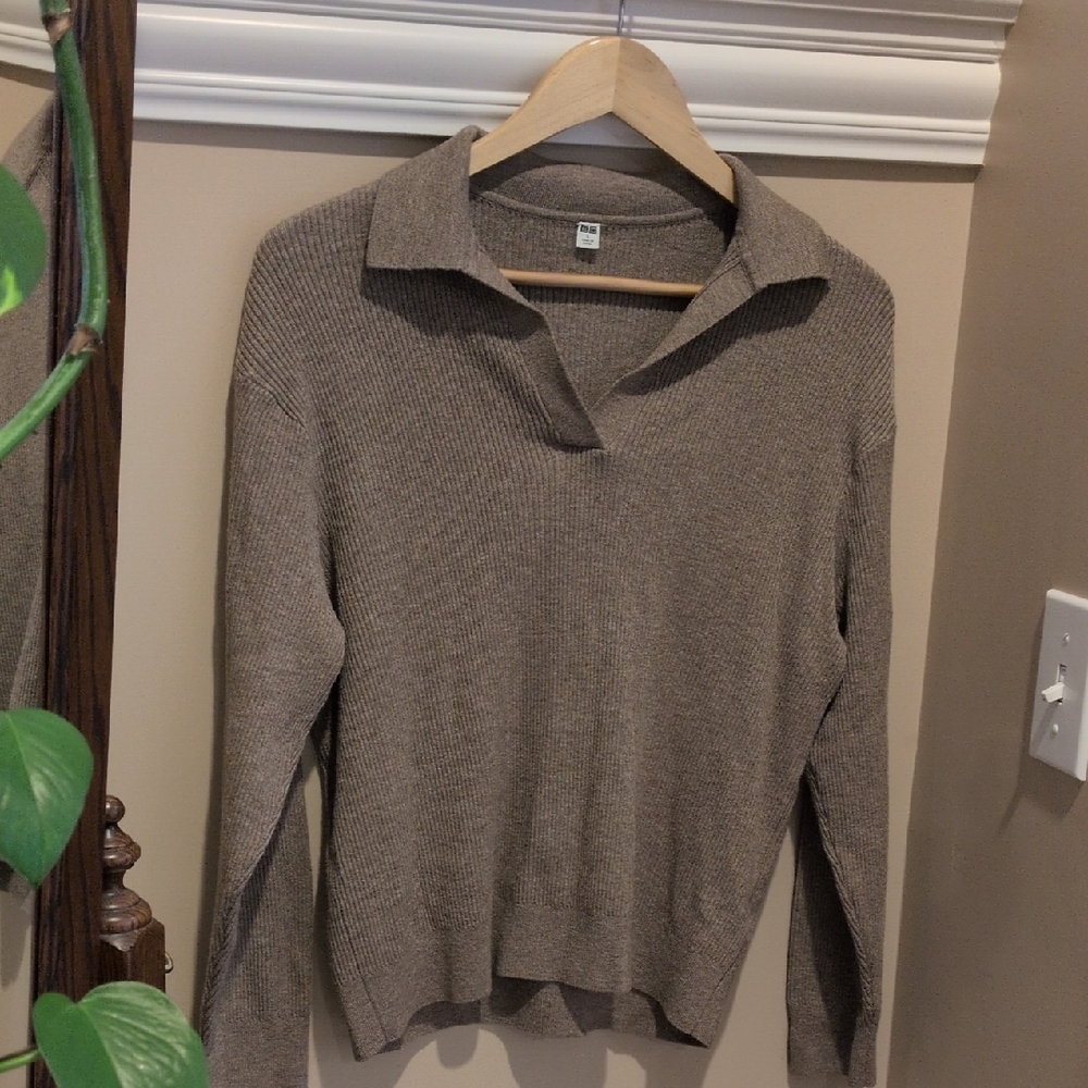 Uniqlo Women's V-Neck Sweater - Brown